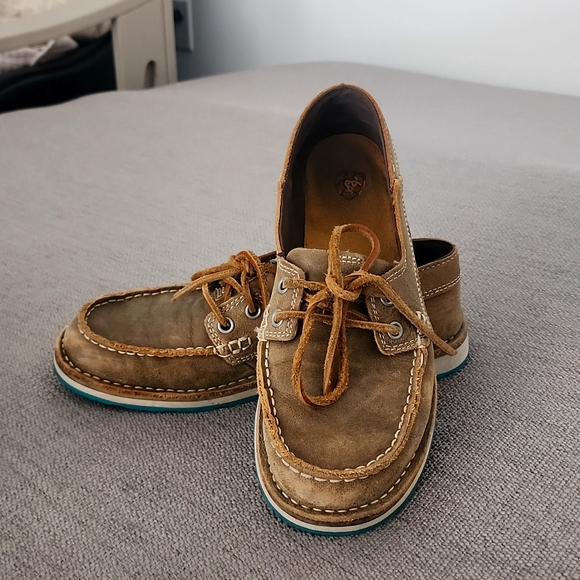 Ariat - Picture 2 of 5